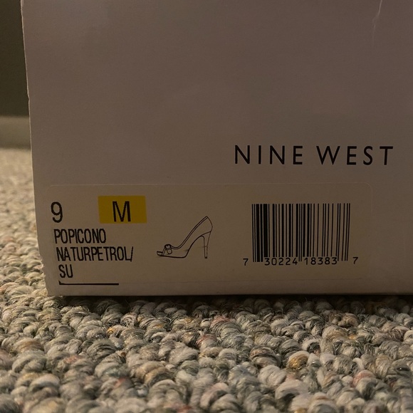 Size 9 Nine West navy blue and gray heels - Picture 6 of 12